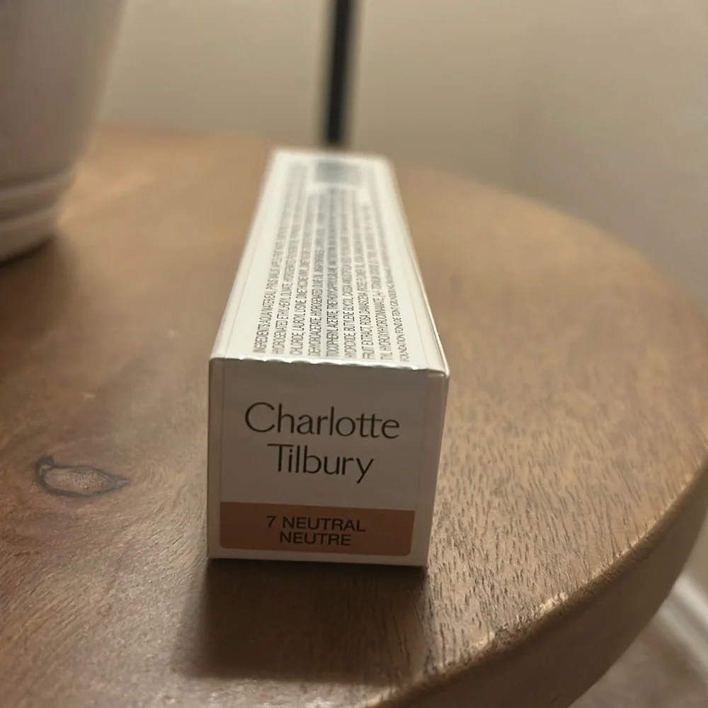B19 CHARLOTTE TILBURY BEAUTIFUL SKIN FOUNDATION-7 NEUTRAL NEUTRE NIB